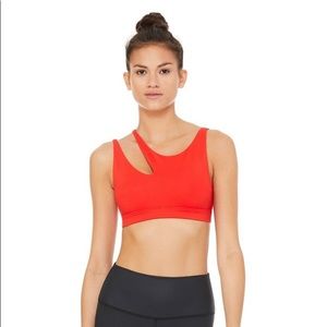 Alo Peek Bra in Cherry 🍒